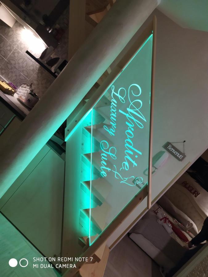 וגלי Afrodite Luxury Suite מראה חיצוני תמונה